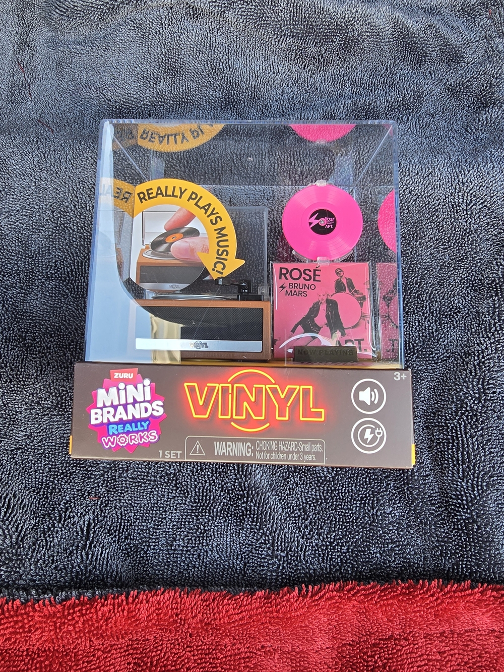 Zuru Mini Brands Vinyl Turntable Playset in Pink